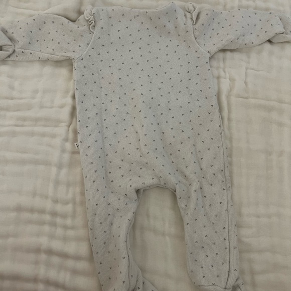 1+ in the family - snap fleece footie with ruffles - Picture 2 of 2